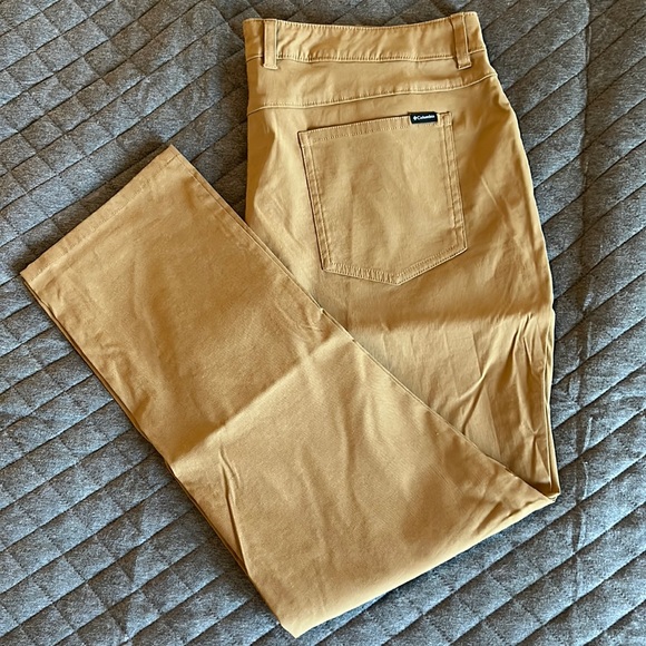 Men’s Columbia Khakis- Size 38/30 - Picture 1 of 3